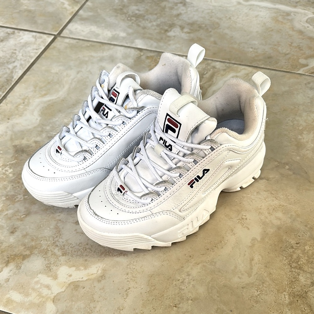 Fila women’s Disraptor 2 premium sneakers